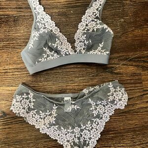 Elegant Lace Bralette and Panty Set - Gray